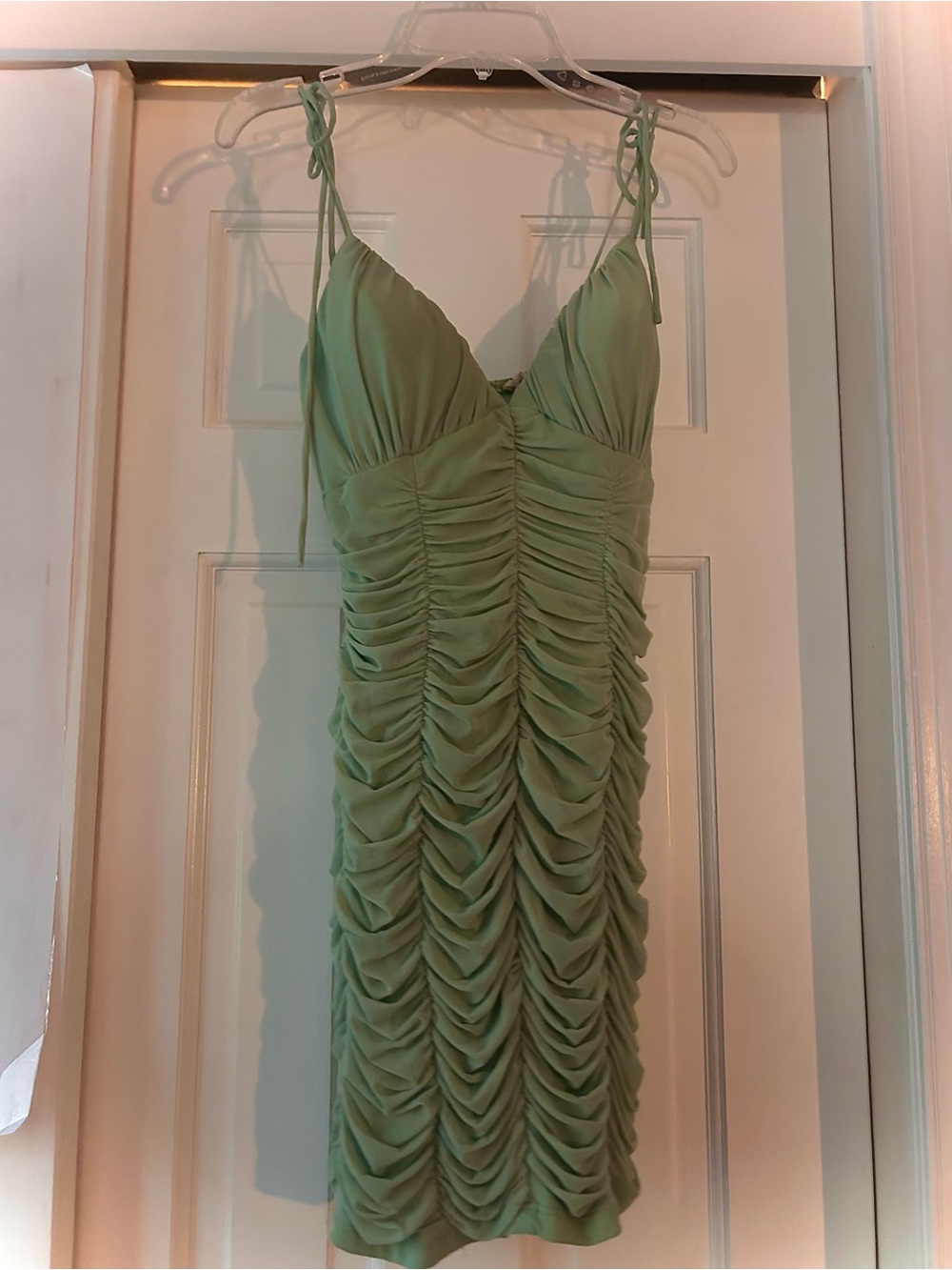 Super cute green scrunched dress